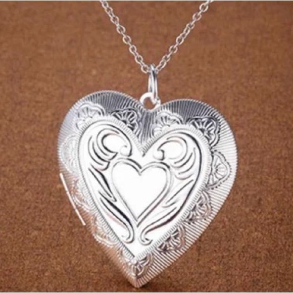 S925 Sterling Silver Charm Heart Shaped Frame Chain Necklace For Women 18” Chain - Picture 3 of 3
